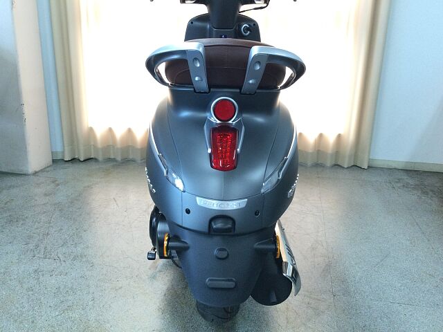 プジョー DJANGO 125 人気ドラマに登場したスクーターと同じカラーの特別仕様の限定車!