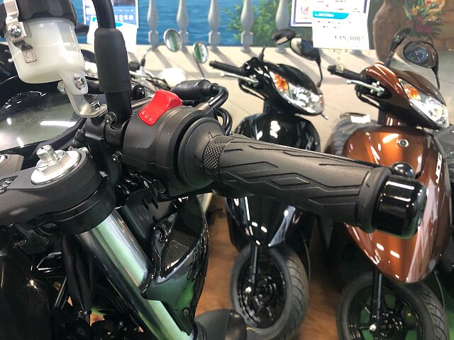 スズキ SV650X 2021年最新モデル展示販売中!車両跨いでみてください☆