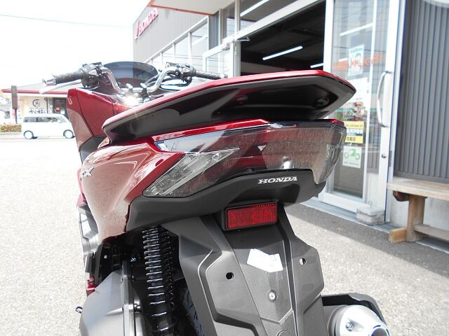 ホンダ PCX125 スタイリッシュでワンランク上の乗り心地♪