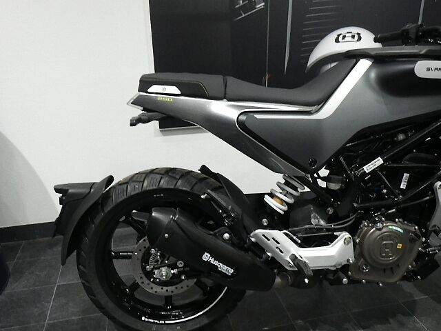 ハスクバーナ SVARTPILEN 250