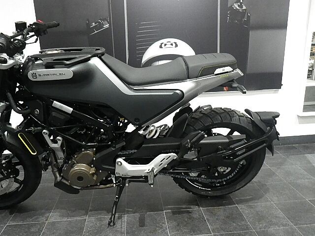 ハスクバーナ SVARTPILEN 250