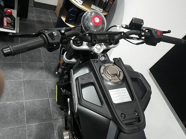 ハスクバーナ SVARTPILEN 250