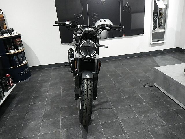 ハスクバーナ SVARTPILEN 250