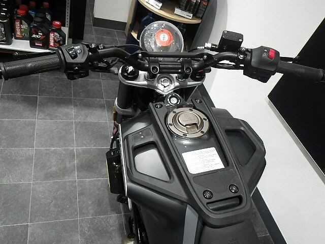 ハスクバーナ SVARTPILEN 401