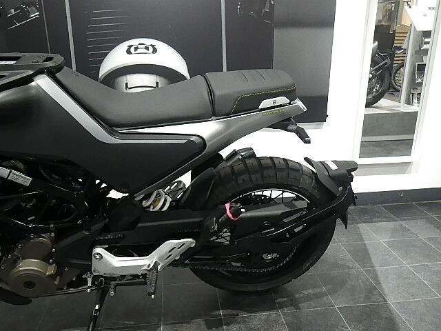 ハスクバーナ SVARTPILEN 401