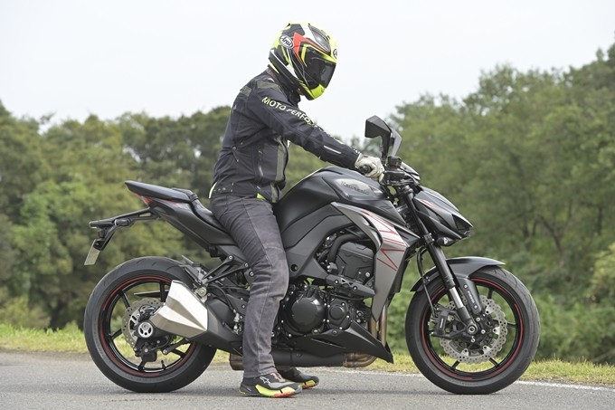 Z1000_08.jpg