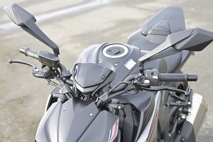 Z1000_23.jpg