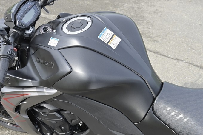 Z1000_36.jpg