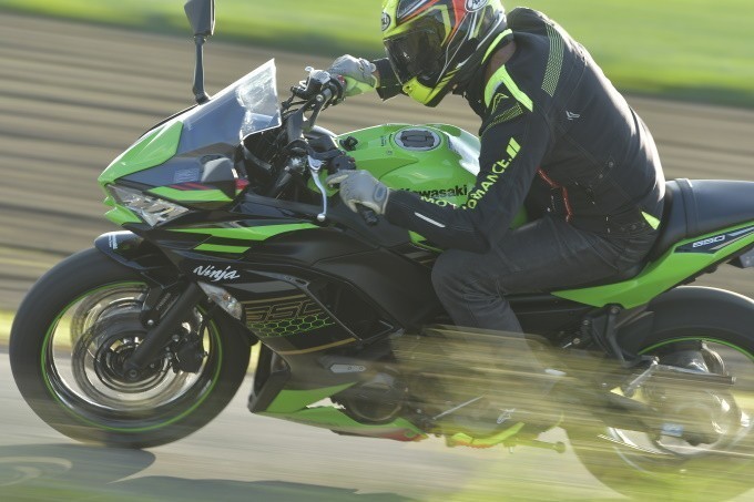 ninja650_3_3.jpg