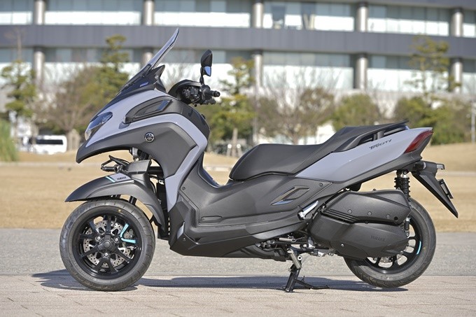 Yamaha Tricity 300 ¿scooter o moto? – Gasogeno98