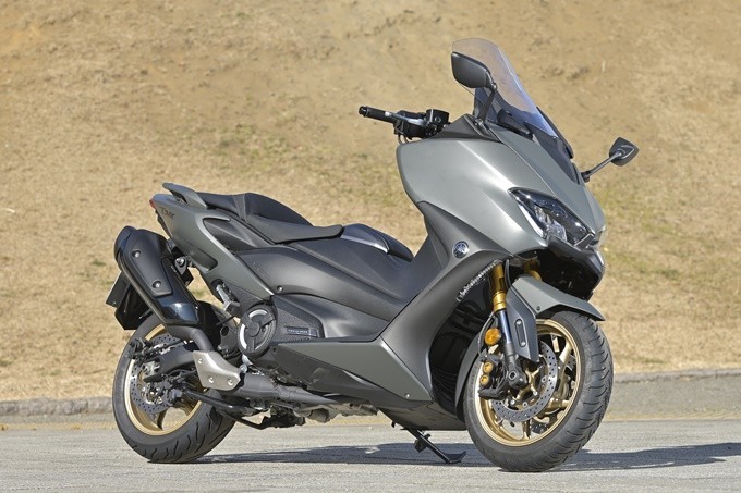 Yamaha TMAX560 TECH MAX Test Ride Review: This is the Original Sports  Scooter! | Webike News